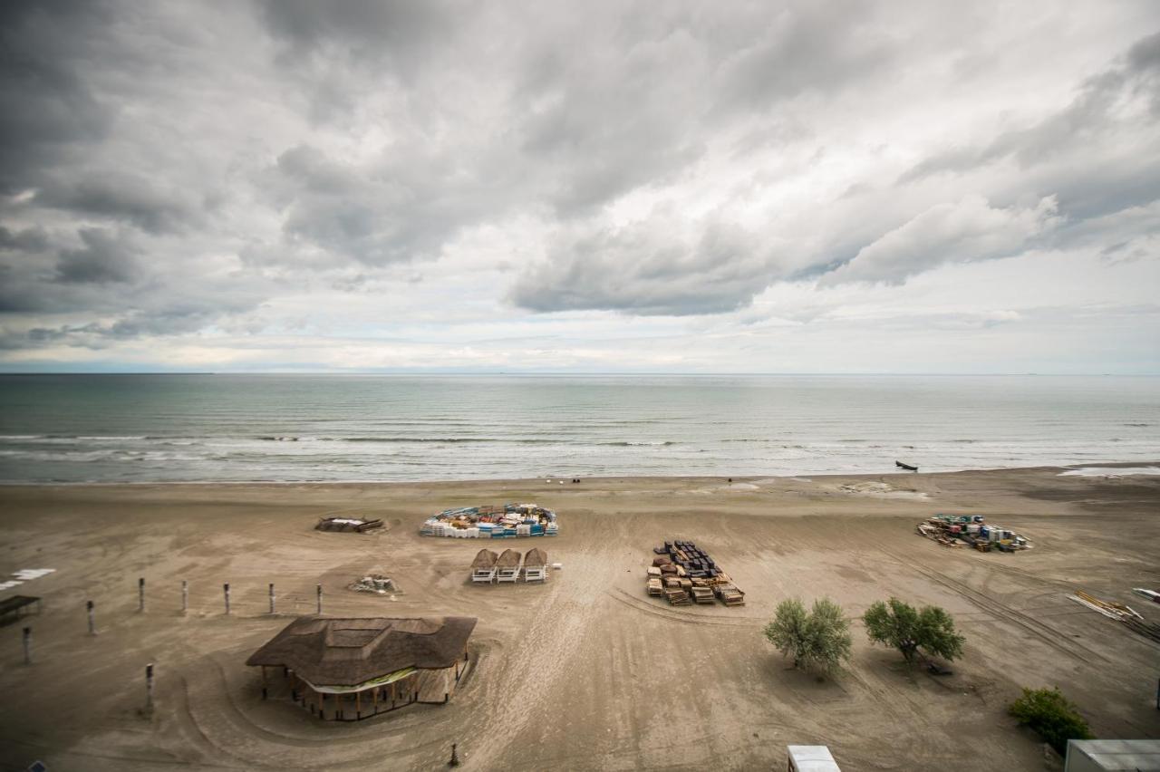 Luxury Promenada Apartment - Frontal Beachfront Mamaia Nord Năvodari Exteriér fotografie