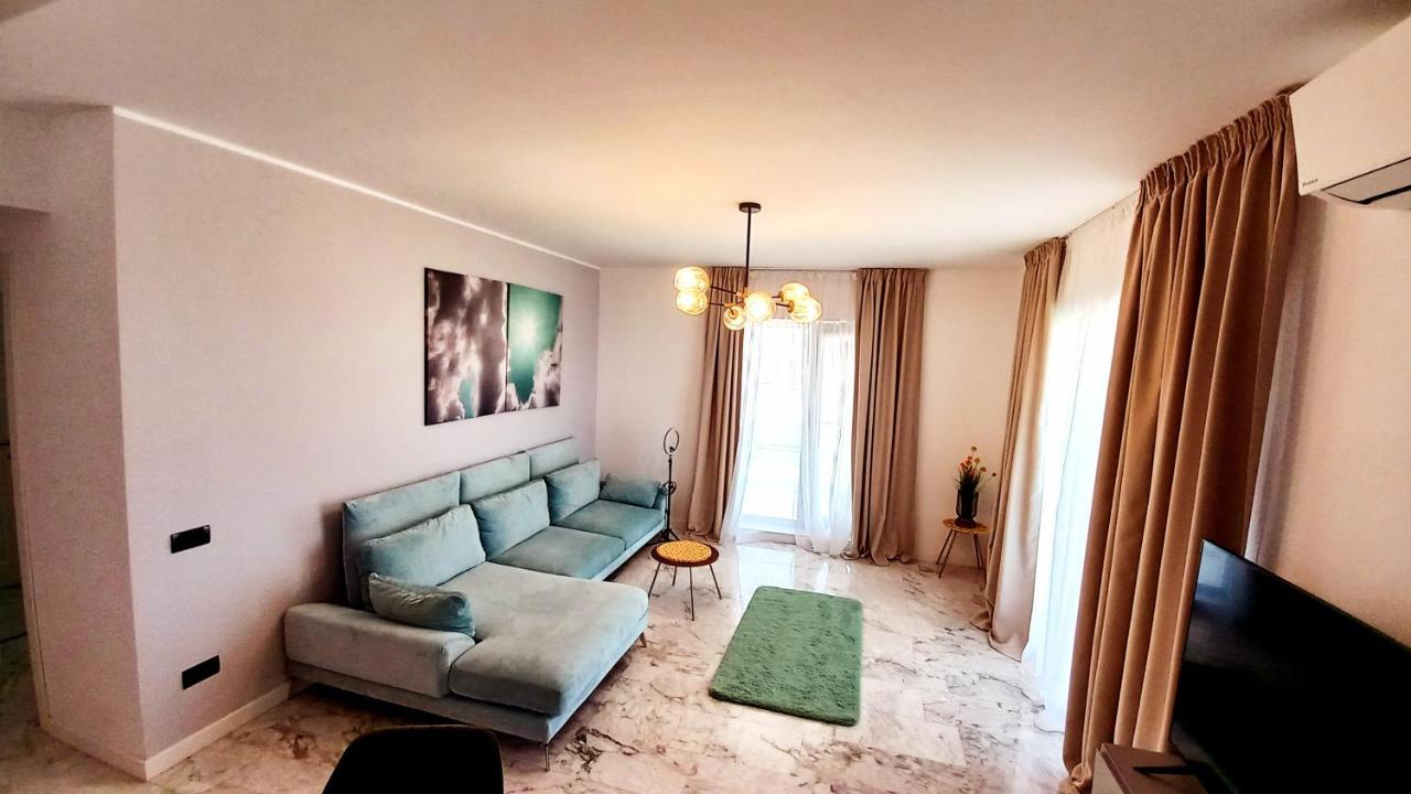 Luxury Promenada Apartment - Frontal Beachfront Mamaia Nord Năvodari Exteriér fotografie