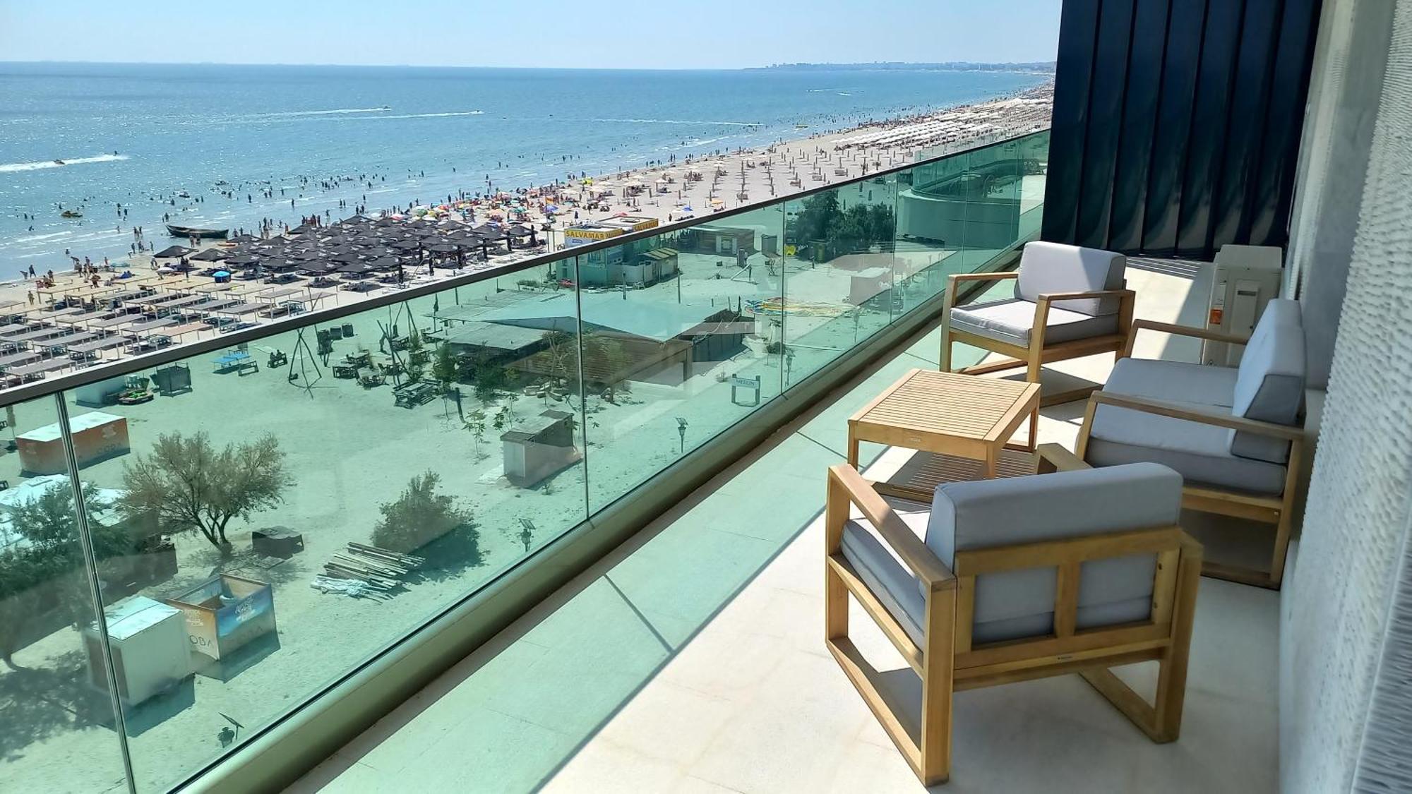 Luxury Promenada Apartment - Frontal Beachfront Mamaia Nord Năvodari Exteriér fotografie