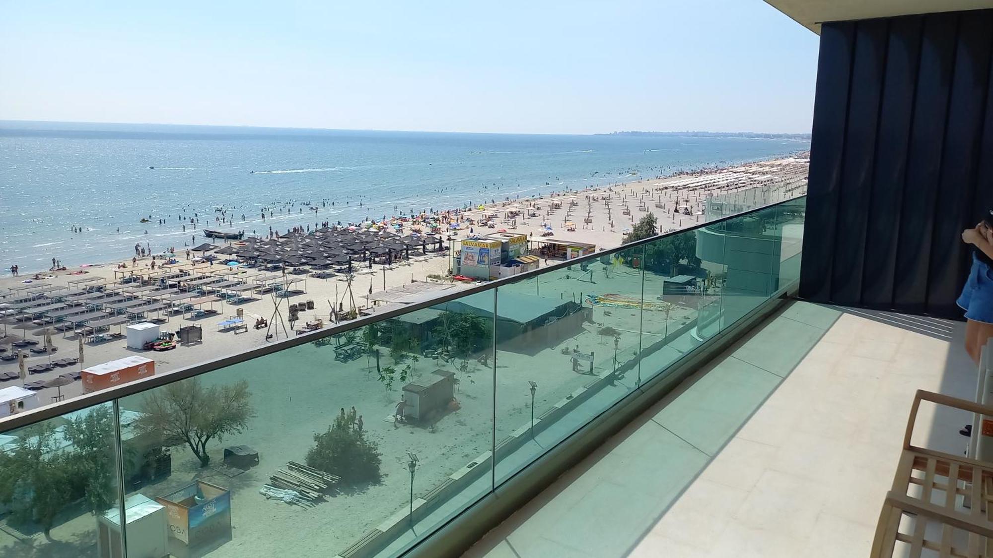 Luxury Promenada Apartment - Frontal Beachfront Mamaia Nord Năvodari Exteriér fotografie
