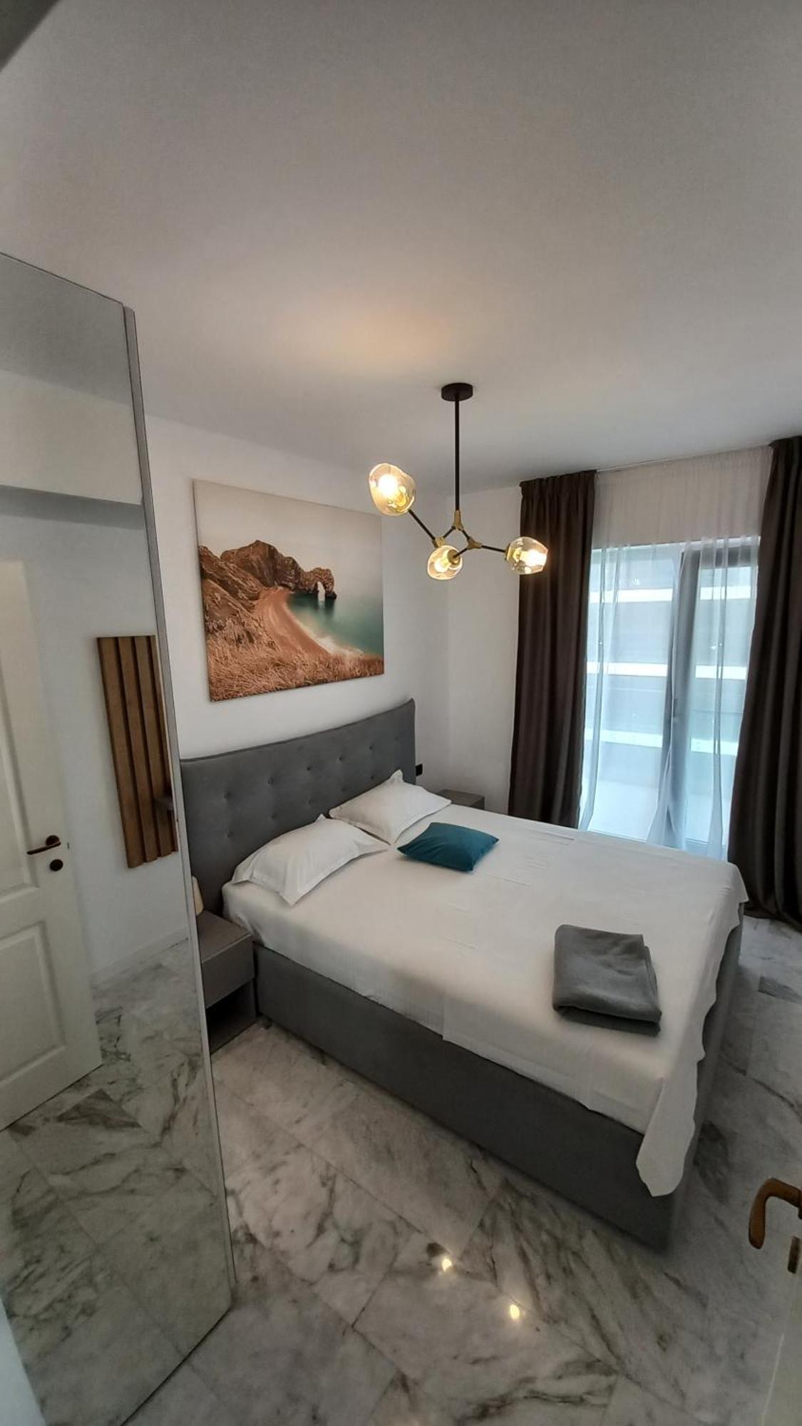 Luxury Promenada Apartment - Frontal Beachfront Mamaia Nord Năvodari Exteriér fotografie